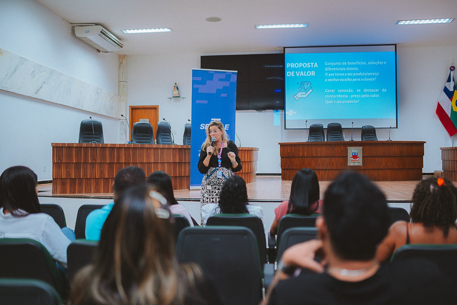 Candeias: SEMDTE em parceria com SEBRAE promove capacitação para comerciantes do município 