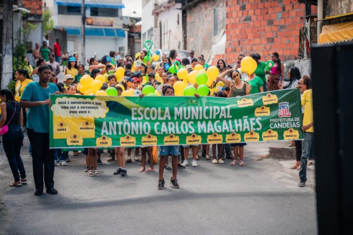 Desfile da primavera da Escola ACM chama atenção para a inclusão e a vida